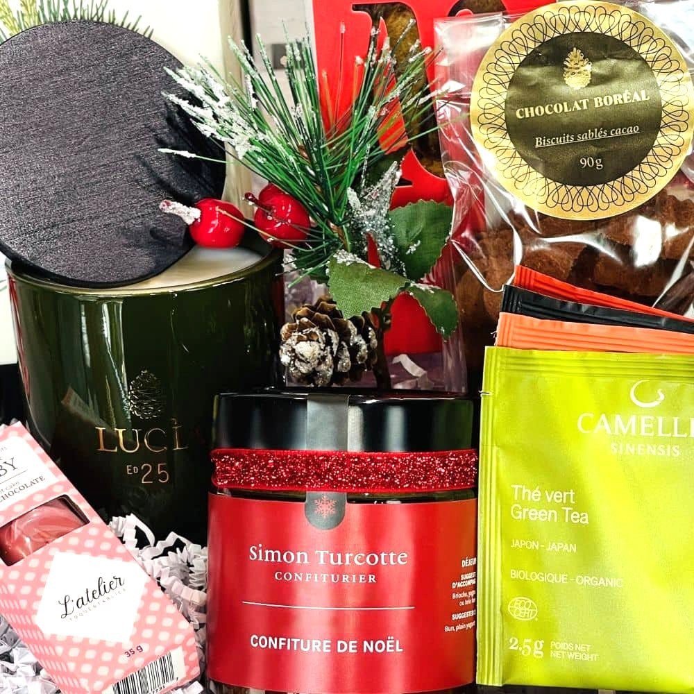 christmas gift basket with Christmas jam, chocolat, fine tea, Boréal chocolate cookies and all fine artisan products from Québec. Dolce Cadeaux