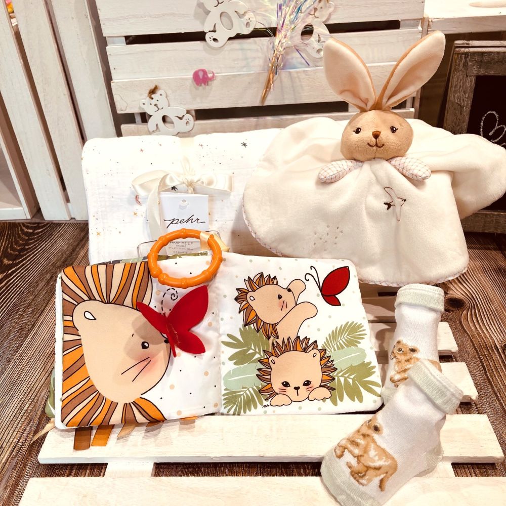 cadeau bébé Kaloo avec livre d'éveil en tissu, doudou Kaloo lapin, couverture coton biologiquee, chaussons wrendale, Dolce Cadeaux