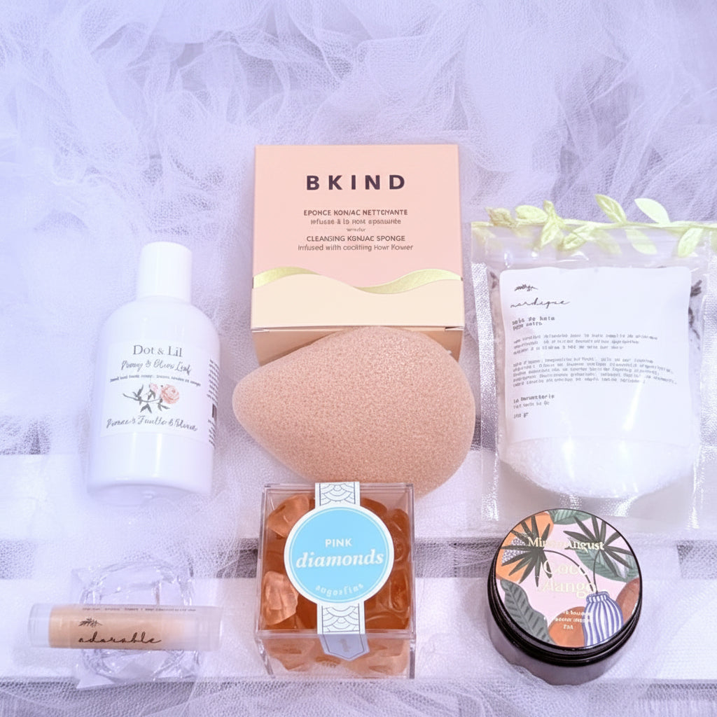 cadeau détente avec lait nettoyant, éponge Konjac BKind, sel de bain, baume à lèvres, bougie, et jujube pink diamonds.