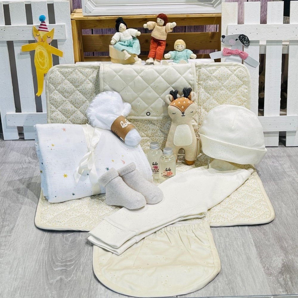 Câlins et Coton baby gift box with organic products and soft newborn essentials”