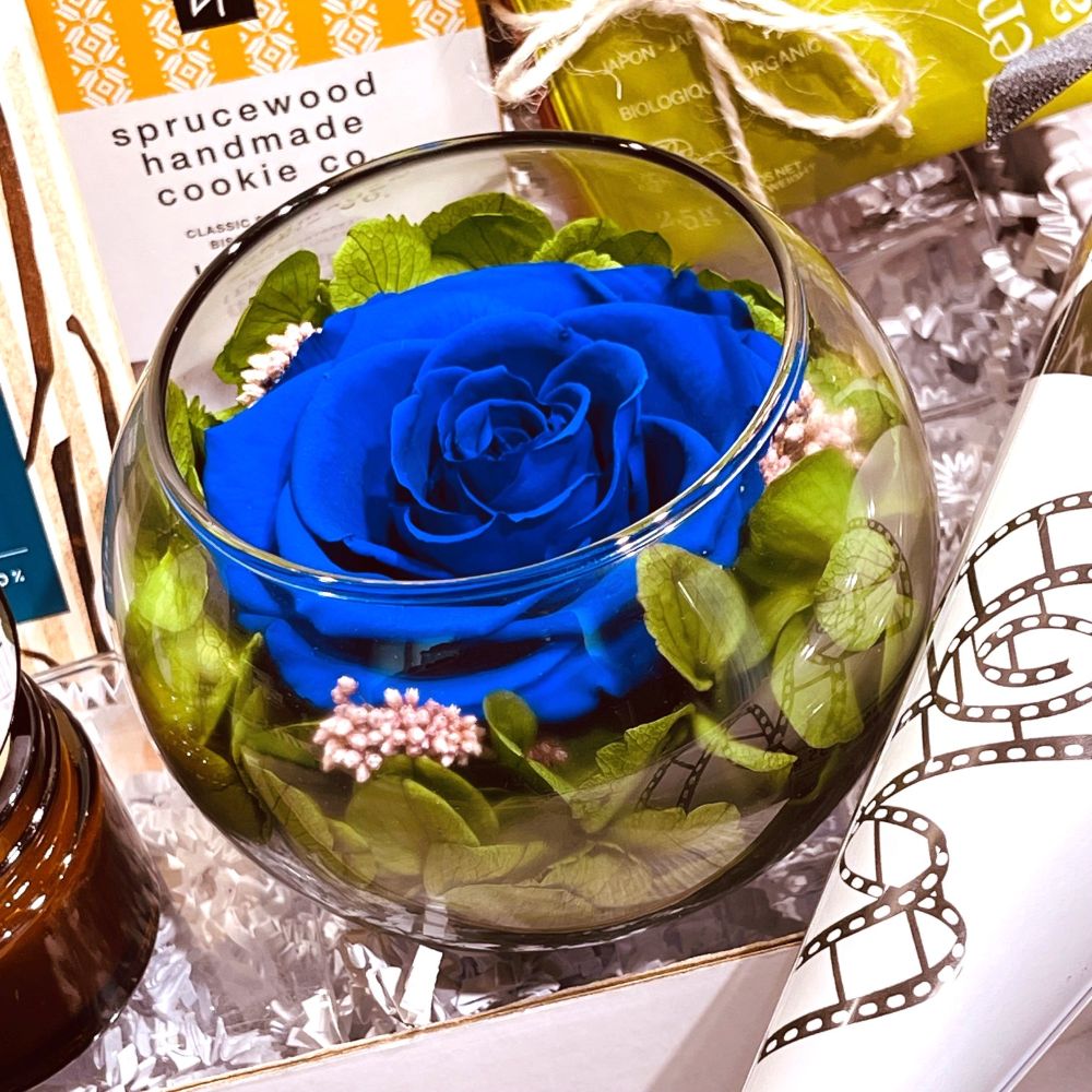 coffret-cadeau condoléances avec rose éternelle, mignardises du Québec-Dolce Cadeaux