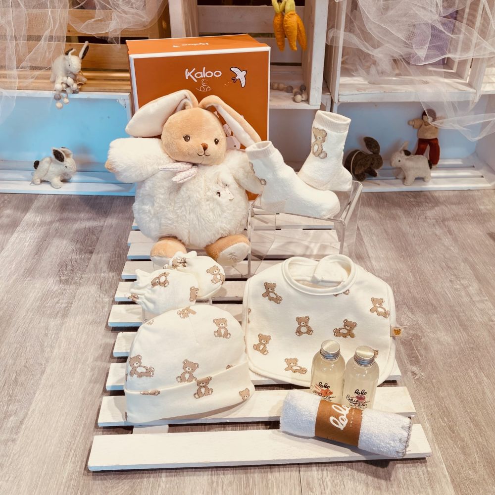 cadeau naissance avec lapin Kaloo, chapeau, mitaines de protection et bavette 100% coton-Dolce Cadeaux
