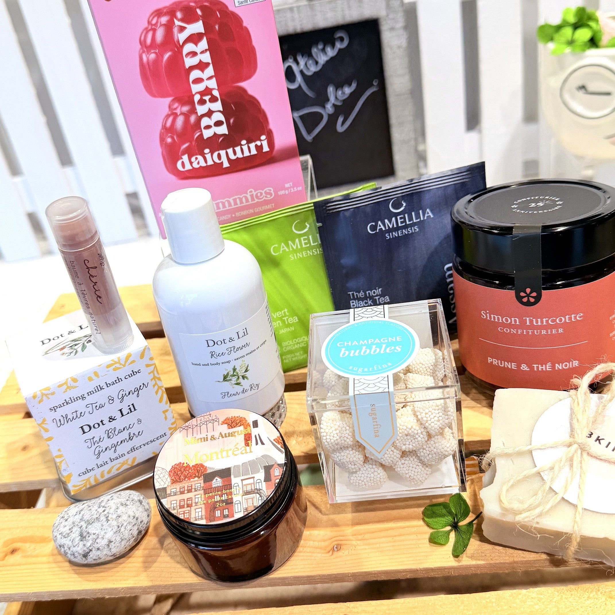 détails du coffret French Flair avec soins thé, confiture et jujubes Champagne Bubbles