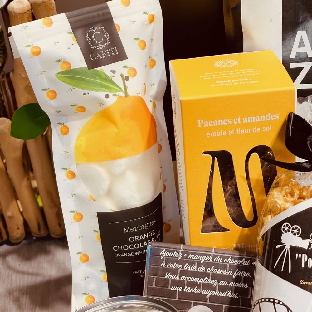 panier cadeau gourmand avec produits locaux, meringues fait main, chocolat avec citations, popcorn fleur de sel, dulce di leche de Martin Picard, craquelins Auze - Dolce Cadeaux
