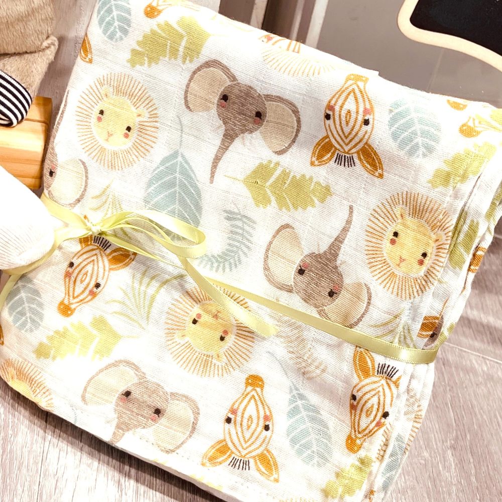 baby gift with swaddle blanket, raplapla plush toy, baby soap and cozy socks, Dolce Cadeaux