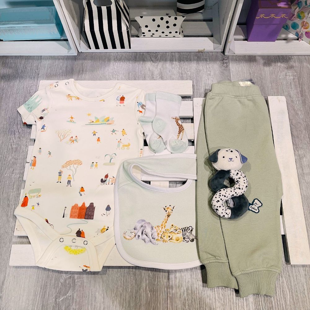 hochet chiot Kaloo inclus dans un coffret cadeau naissance bébé