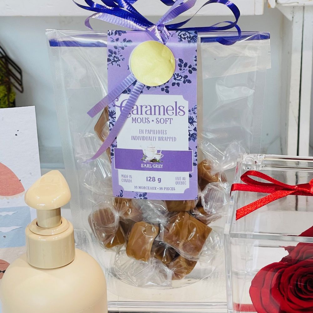 coffret cadeau soin à Montréal avec lotion, savon, bougie et mignardises.