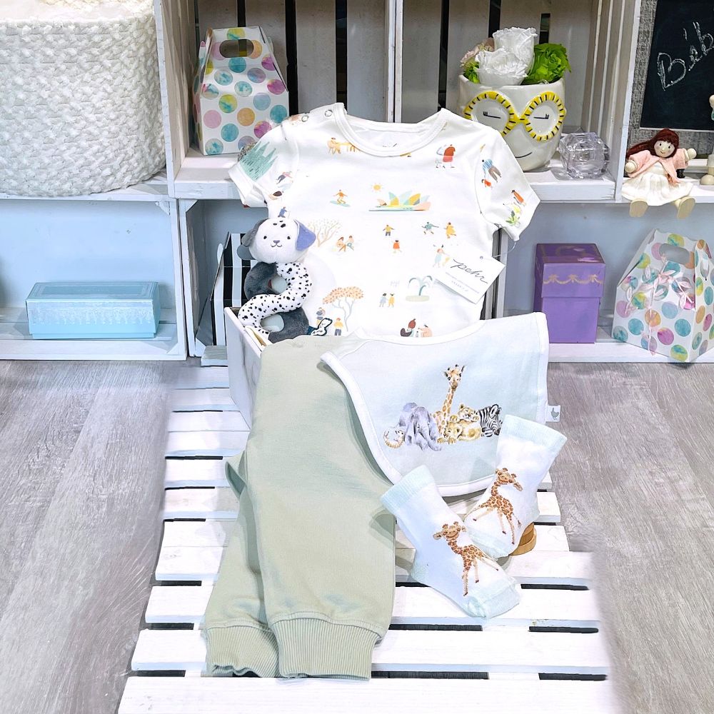 ensemble cadeau naissance bébé avec motifs animaux